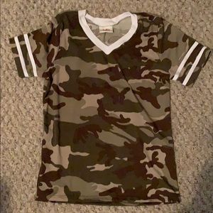 Camouflage v neck T-shirt